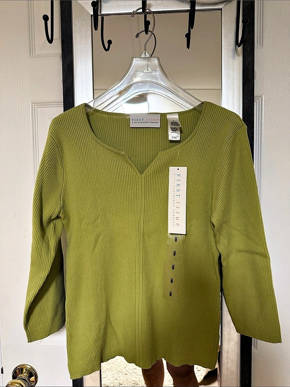 First Issue Ribbed V-Neck Sweater in Green Size Medium NWT